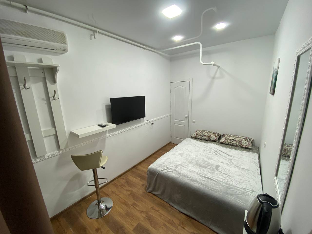 номер економ